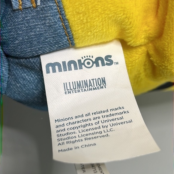 Minions Despicable Me animated toy guitar playing musical Rock n Roll Stuart. - Picture 7 of 9